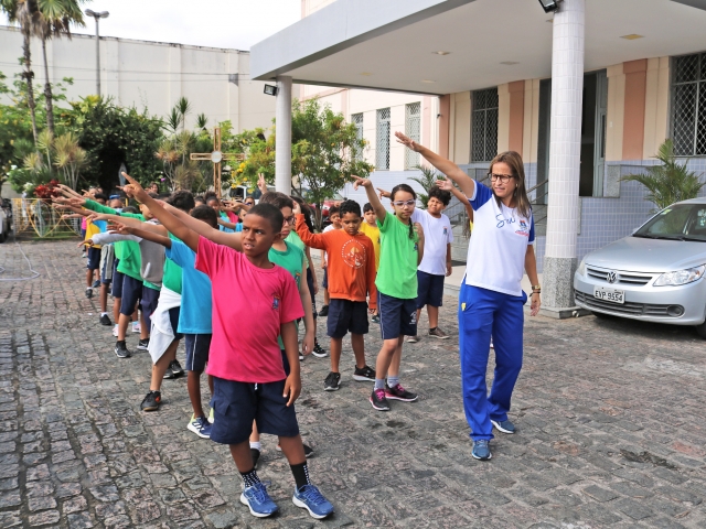 ORIENTAÇÃO DOS PONTOS CARDEAIS NA FRENTE DA ESCOLA - 4º ANO - 16/02/2023