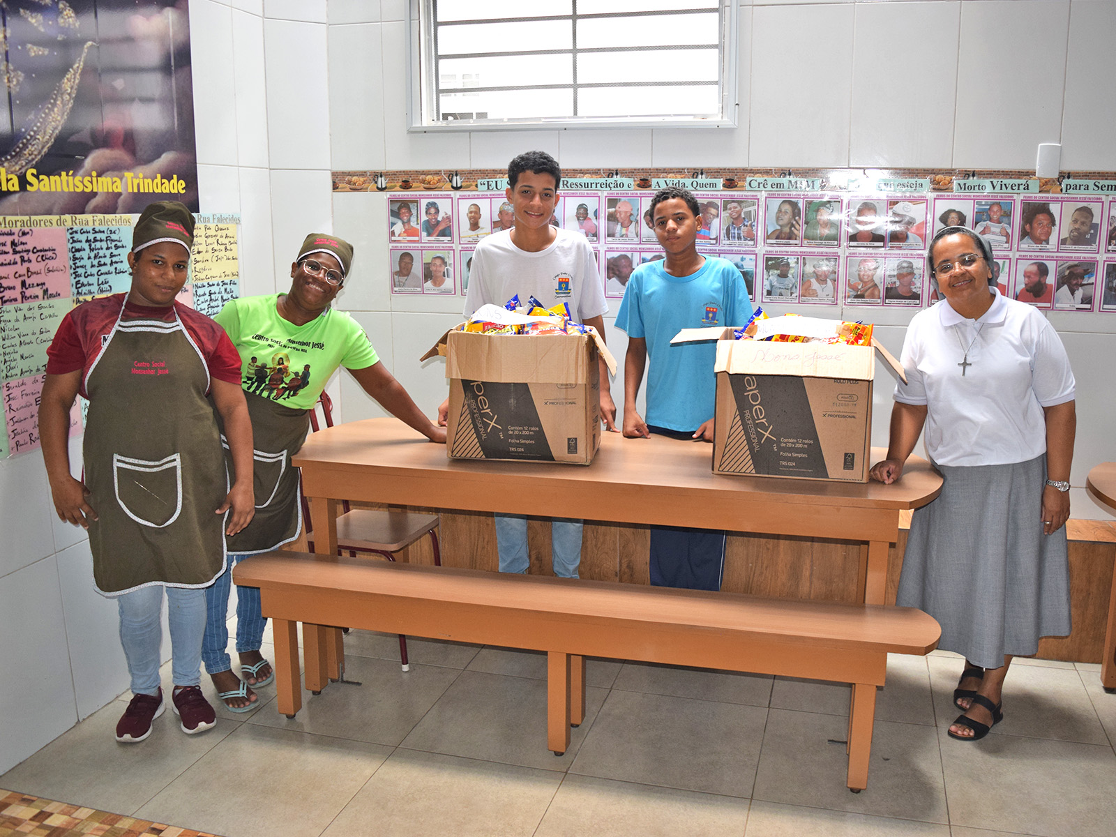 DISTRIBUIÇÃO DOS ALIMENTOS ARRECADADOS NAS SEXTAS-FEIRAS FRATERNAS - 04 E 05/04/2023