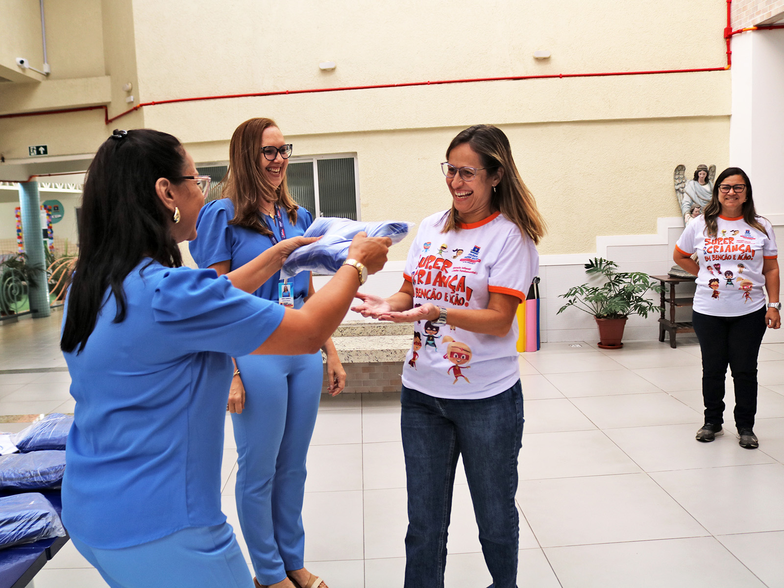 ENTREGA DOS NOVOS UNIFORMES - EQUIPE PEDAGÓGICA ED. INFANTIL E FUNDAMENTAL ANOS INICIAIS - 12/07/2024